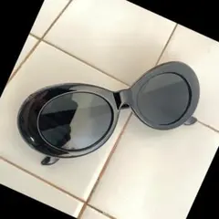 カートコバーン　オーバルサングラス　ブラック 黒