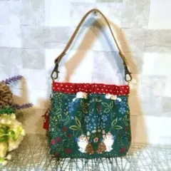 ねこ柄　バネ口ポーチ　コスメポーチ　小物入れ　花柄　いちご柄　ボタニカル柄