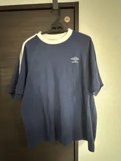UMBRO アンブロ　Tシャツ　紺色　Lサイズのサムネイル