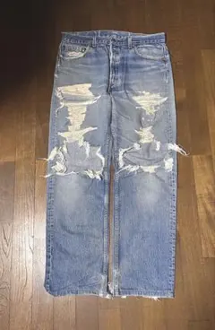 Levi's ダメージデニム