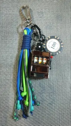 ハンドメイド　バックチャーム　じゃらじゃらキーホルダー　パラコード　コインチップ