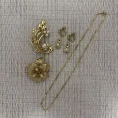 【未使用】フラワーモチーフ ブローチとイヤリング　ネックレス4点セット