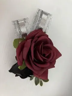 赤と黒のバラ コサージュ