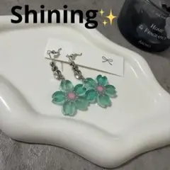【蓄光】暗闇で光る！桜ピアス エメラルドグリーン×ピンク 春色 サクラ 和装