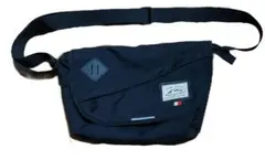 ブラックナイロンショルダーバッグ