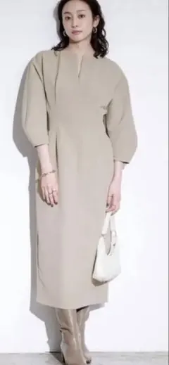 ur's 辦公室鎖骨領打褶收腰連身裙 S 米色