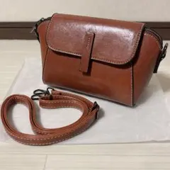 未使用 レディース ミニショルダーバッグ 斜めがけバッグ 艶ありレザー ブラウン