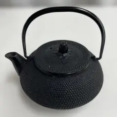 VMPD8-65-13 南部鉄器 鉄瓶 霰文様 伝統工芸品 VMPD8-65-13 南部鉄器 鉄瓶 霰文様 伝統工芸品 - メルカリ