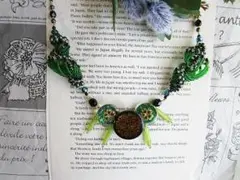 リバーダンス（緑のボタンのネックレス）友野一希選手の衣装モチーフ