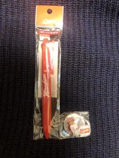 広島東洋カープ　3色赤赤赤ボールペン　小園缶バッジ未開封　セット