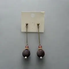 【未使用品】フェルトボール ロングピアス ダークブラウン