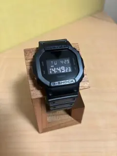 中古品 Gショック DW-5600BB-1JF ブラック ウォッチツリー付き ☆
