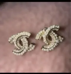 CHANEロゴパールピアス