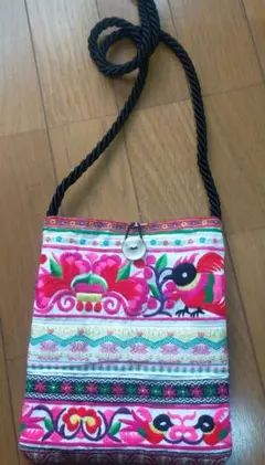 アジアン　エスニック　ショルダーバッグ　 　刺繍　柄　かばん　タイバッグ