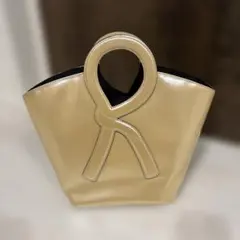 ロベルタ ディ カメリーノ エナメル ハンドバッグ ベージュ