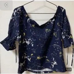 花柄 トップス Ｍサイズ オフショルダー