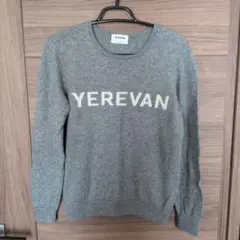 PLST YEREVAN ロゴ クルーネック ニット グレー