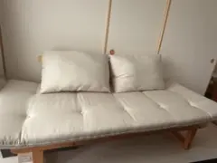 クリーム色 布製ソファ 収納付き