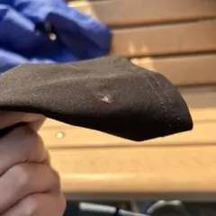 黒の長袖シャツ 小さな汚れあり