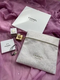 ★新品 CHANEL ホリデー限定　3点　レア　ポーチ　香水　ブレスレット