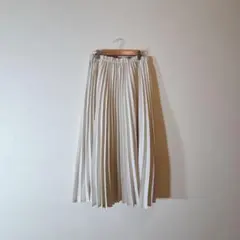 シンプリシテェ　ホワイト プリーツロングスカート　ウエストゴム　上品　きれいめ