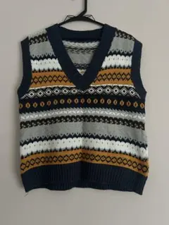 ニットベスト Vネック 幾何学模様