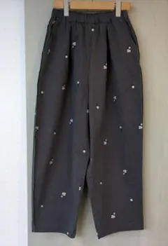 フラワー刺繍タックパンツのサムネイル