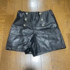 ZARA 合成皮革 ボタン付きショートパンツ XS 黒