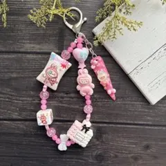 ネイルチップキーホルダー　ラブブ　ピンク