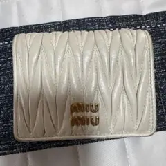 miumiu 2つ折り財布のサムネイル