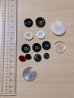 多様なサイズのプラスチックボタンセット