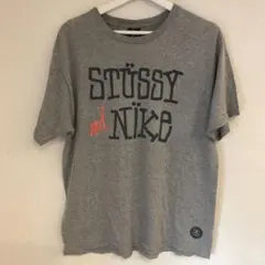 限定コラボ！STUSSY×NIKEロゴTシャツM/別注ステューシーナイキグレー灰