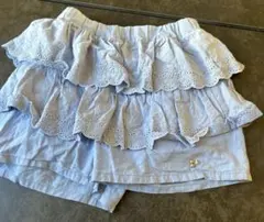 フリル付きライトブルーショートパンツ