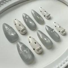 うる艶ミント　ホワイト×ブラックドット　ガーリーネイルチップ　韓国風