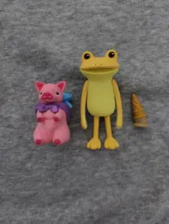 カプセルトイ　すべてがおしまいになったカエル 　黄色カエルとチョコアイス