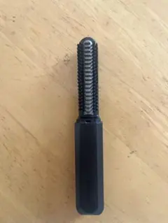 ブラシヘアアイロン 黒 コンパクトデザイン