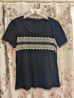 【美品】TO BE CHIC レース付き半袖カットソー ブラックのサムネイル