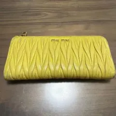 MIUMIUミュウミュウ　長財布　黄色　イエローのサムネイル