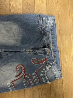 刺繍入りライトブルーデニムパンツ