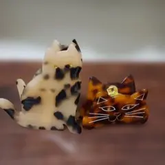 猫型アクリルヘアクリップ 中型 べっ甲風