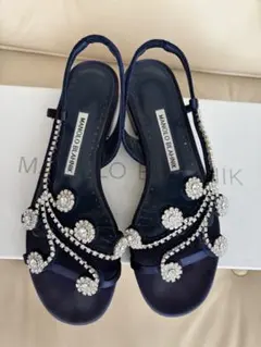 MANOLO BLAHNIK マロノブラニク　ビジュー サンダル 美品定価18万のサムネイル