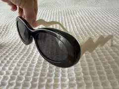 zara ウェーブテンプル バイカラーサングラス 黒/白のサムネイル