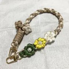 ナチュラル緑 スマホストラップ ハンドストラップ パラコード お花 ハンドメイド