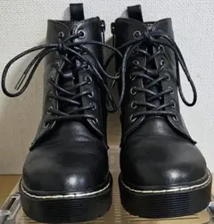 ブラックレースアップブーツ