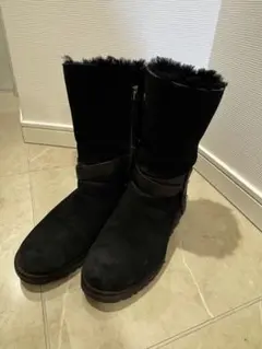 UGG ブラック ベルトムートンブーツ