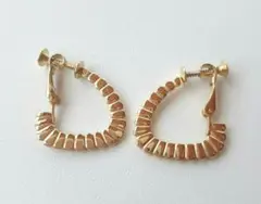 イヤリング　金色　ゴールドカラー　耳飾り　e29