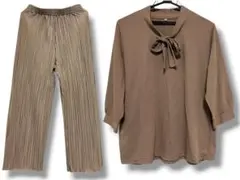ブラウンリボン付きトップスとプリーツパンツセット 2点セット