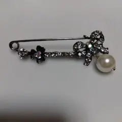 花とリボンのパールブローチ　ヴィンテージ風　シルバー　中古品　クリスタル石　ピン