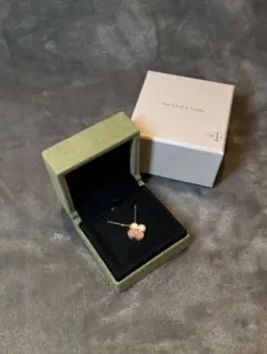 ヴァンクリーフアーペル VCA ホリデーペンダント2025