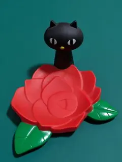 SWIMMER 黒猫とバラの置物のサムネイル